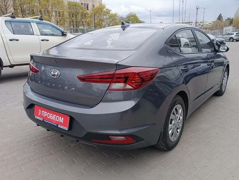 Hyundai Elantra VI покоління 