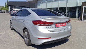 Hyundai Elantra VI покоління 