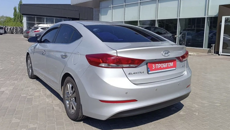 Hyundai Elantra VI покоління 